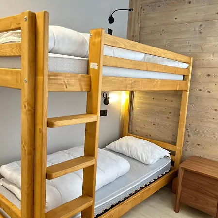 Standing Au Centre Des Gets, Pied Des Pistes, 6/8 Couchages, Terrasse, Services Inclus - Fr-1-623-89 * Les Gets